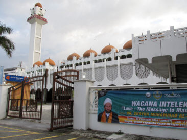 Masjid Negeri - Sultan Idris Shah II Mosque 