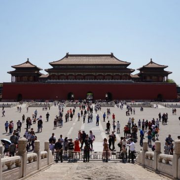 Tourist masses inside the Forbidden Palace