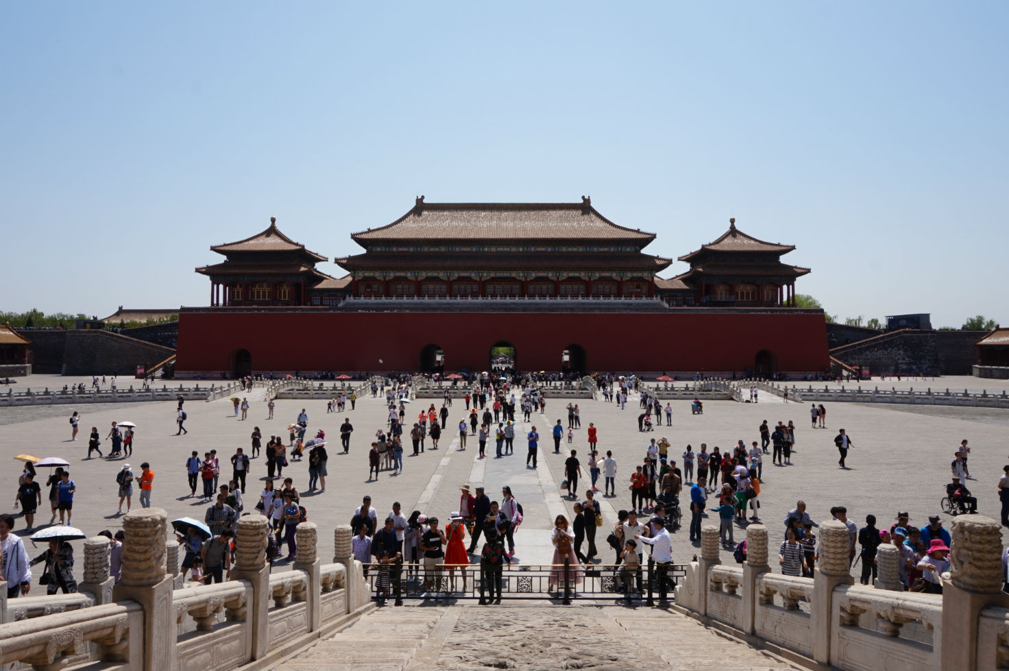 Tourist masses inside the Forbidden Palace