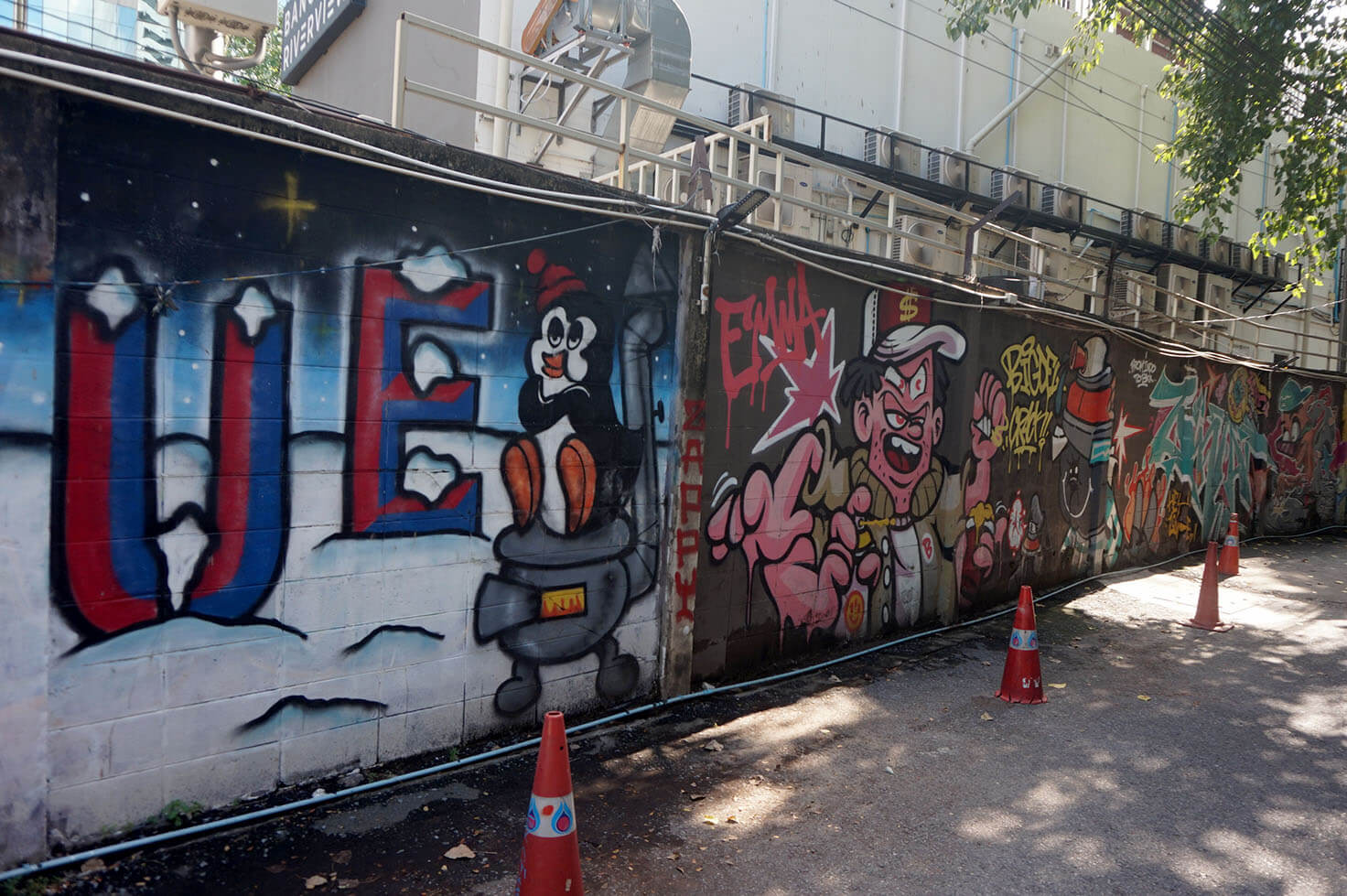 Bangkok graffiti in Soi 32 Bang Rak